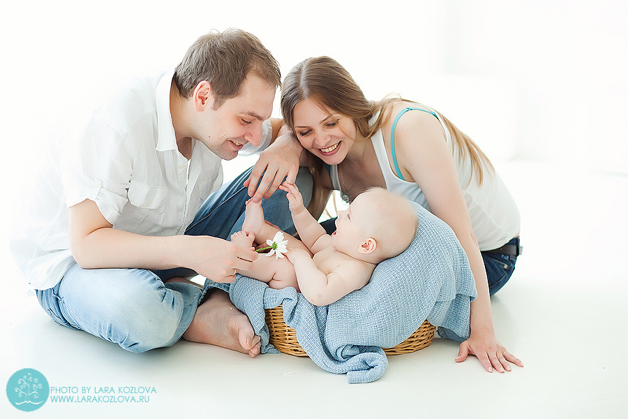 Семейная фотосессия с малышом в студии Москва